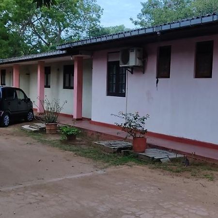 Isuruma Rest Kataragama Esterno foto