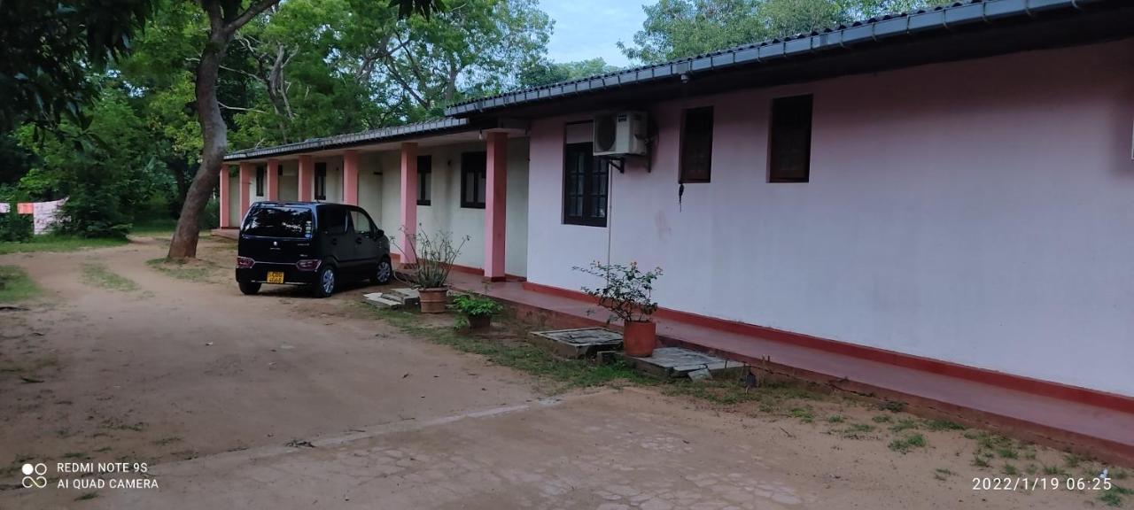 Isuruma Rest Kataragama Esterno foto